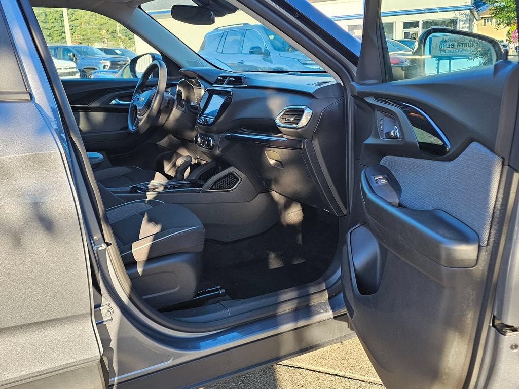 Used 2022 Chevrolet TrailBlazer LT w/ Convenience Package AWD/4WD image 13