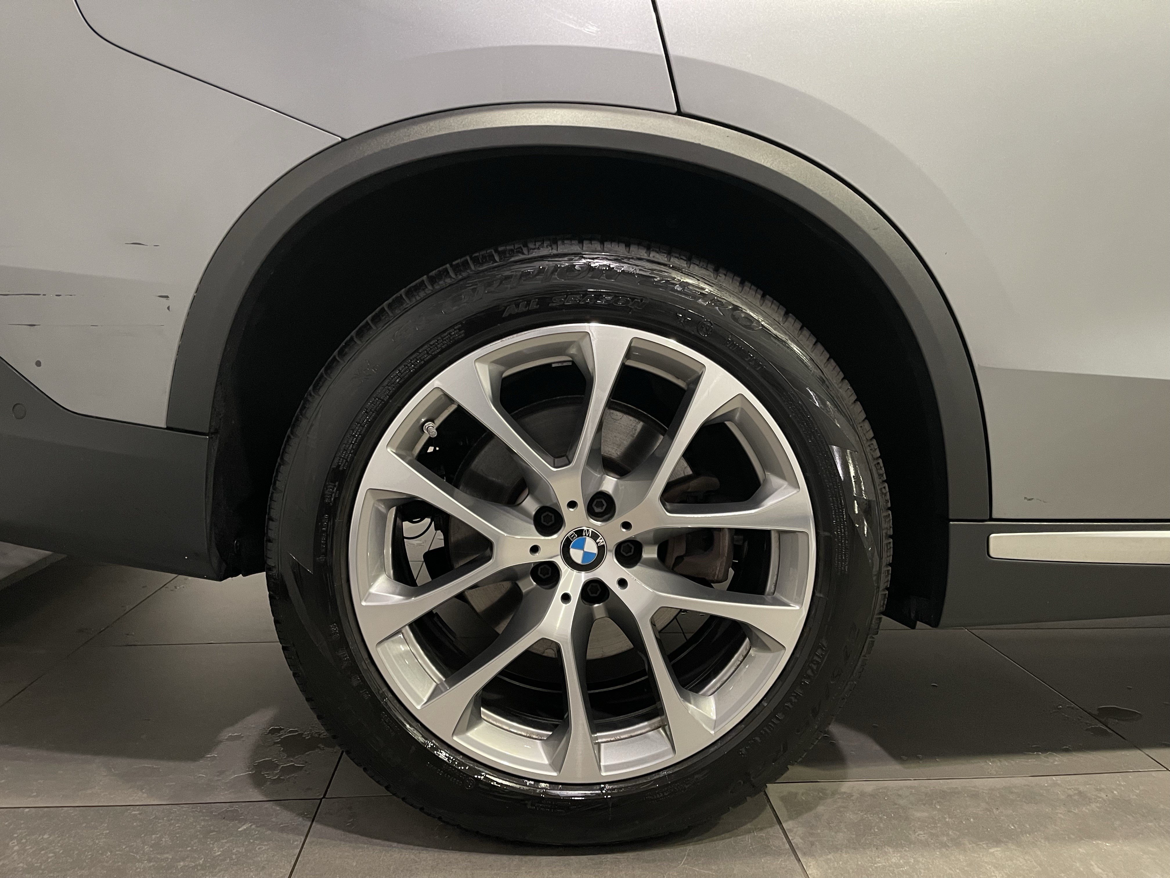 Used 2025 BMW X5 xDrive40i w/ Premium Package AWD/4WD image 9