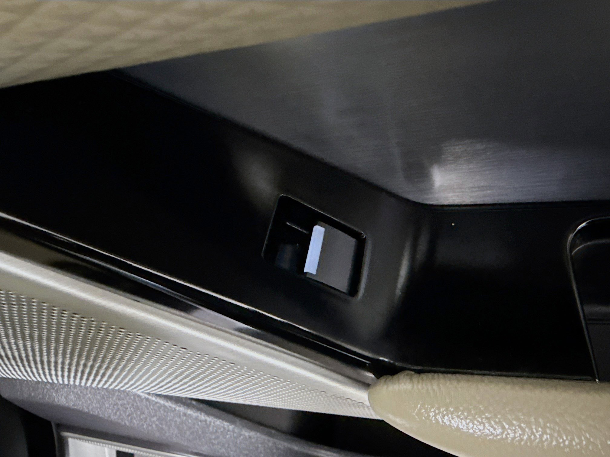 Used 2019 Land Rover Range Rover Velar R-Dynamic SE image 31