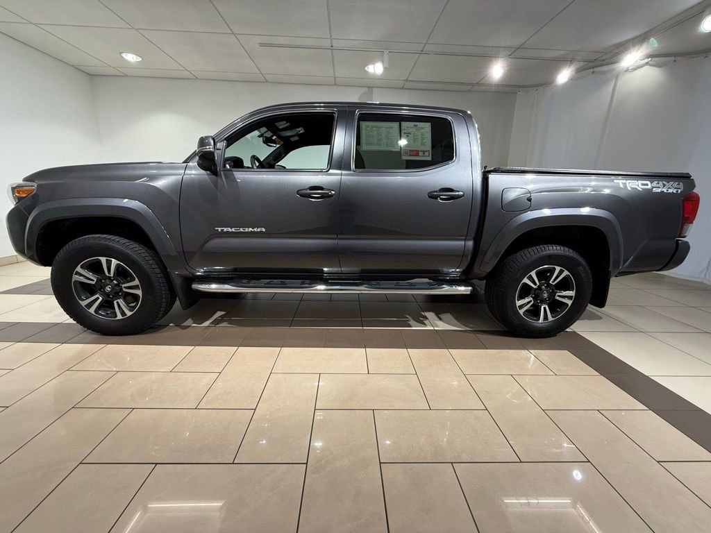 Used 2017 Toyota Tacoma TRD Sport w/ Tow Package (A/T) AWD/4WD image 2