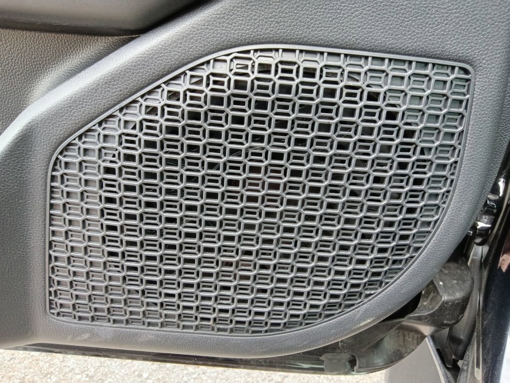 Used 2025 Toyota Tacoma Limited AWD/4WD image 13