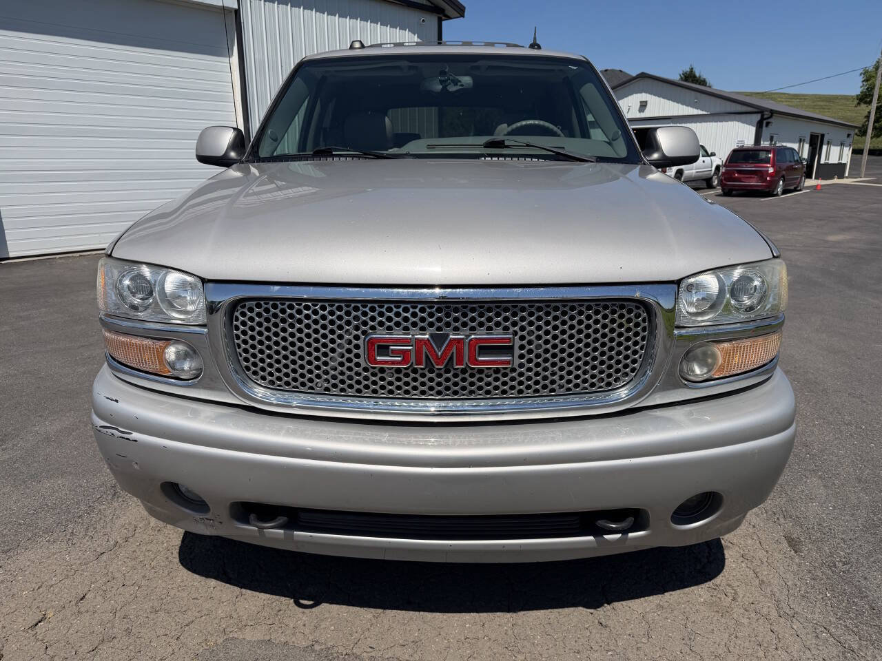 Used 2005 GMC Yukon Denali AWD/4WD image 8