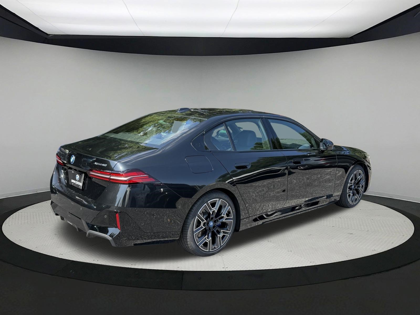 Certified 2025 BMW i5 xDrive40 w/ M Sport Package AWD/4WD image 4