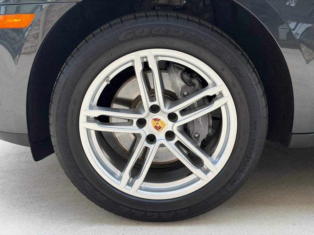 Used 2023 Porsche Macan AWD/4WD image 16