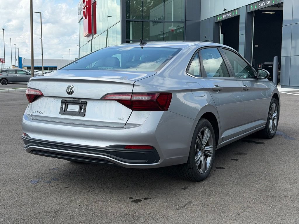 Used 2024 Volkswagen Jetta SE FWD image 5
