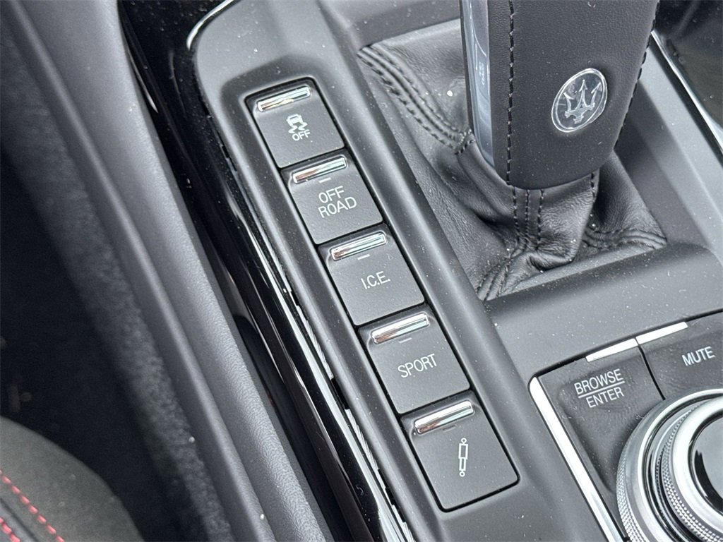 New 2024 Maserati Levante GT Ultima image 24