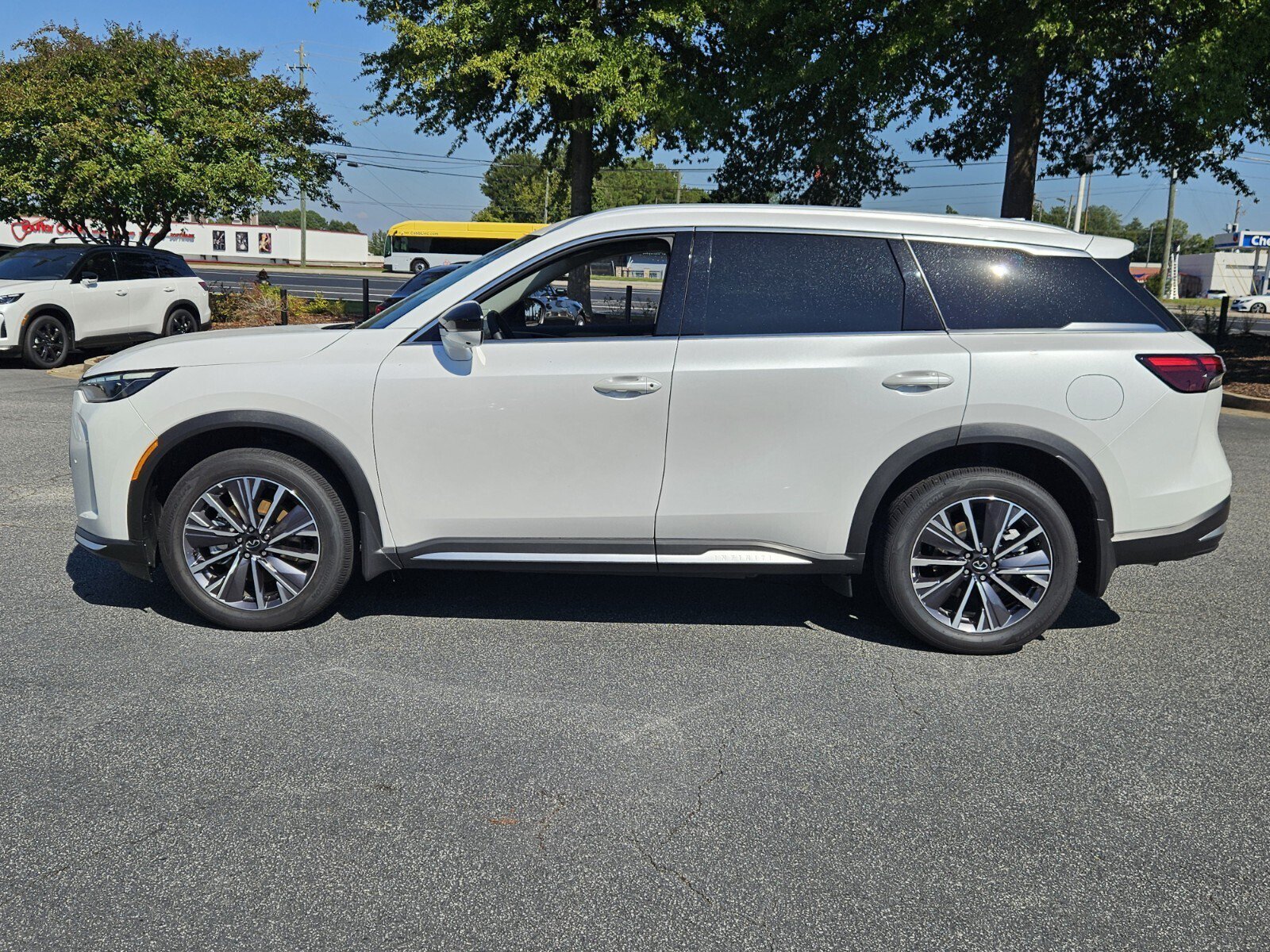 Used 2026 INFINITI QX60 Luxe w/ Cargo Package FWD image 9