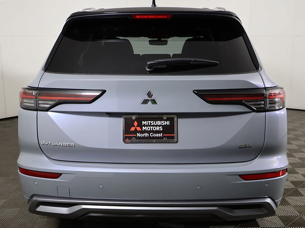 New 2025 Mitsubishi Outlander SEL image 17