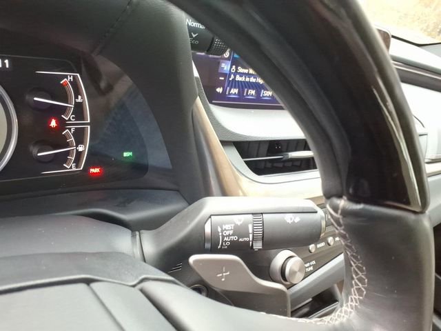 Used 2021 Lexus ES 300h Ultra Luxury w/ Accessory Package 2 image 22