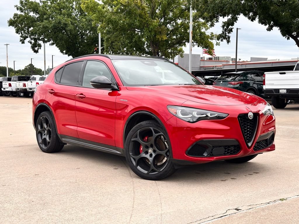 Used 2025 Alfa Romeo Stelvio Sprint AWD/4WD image 1