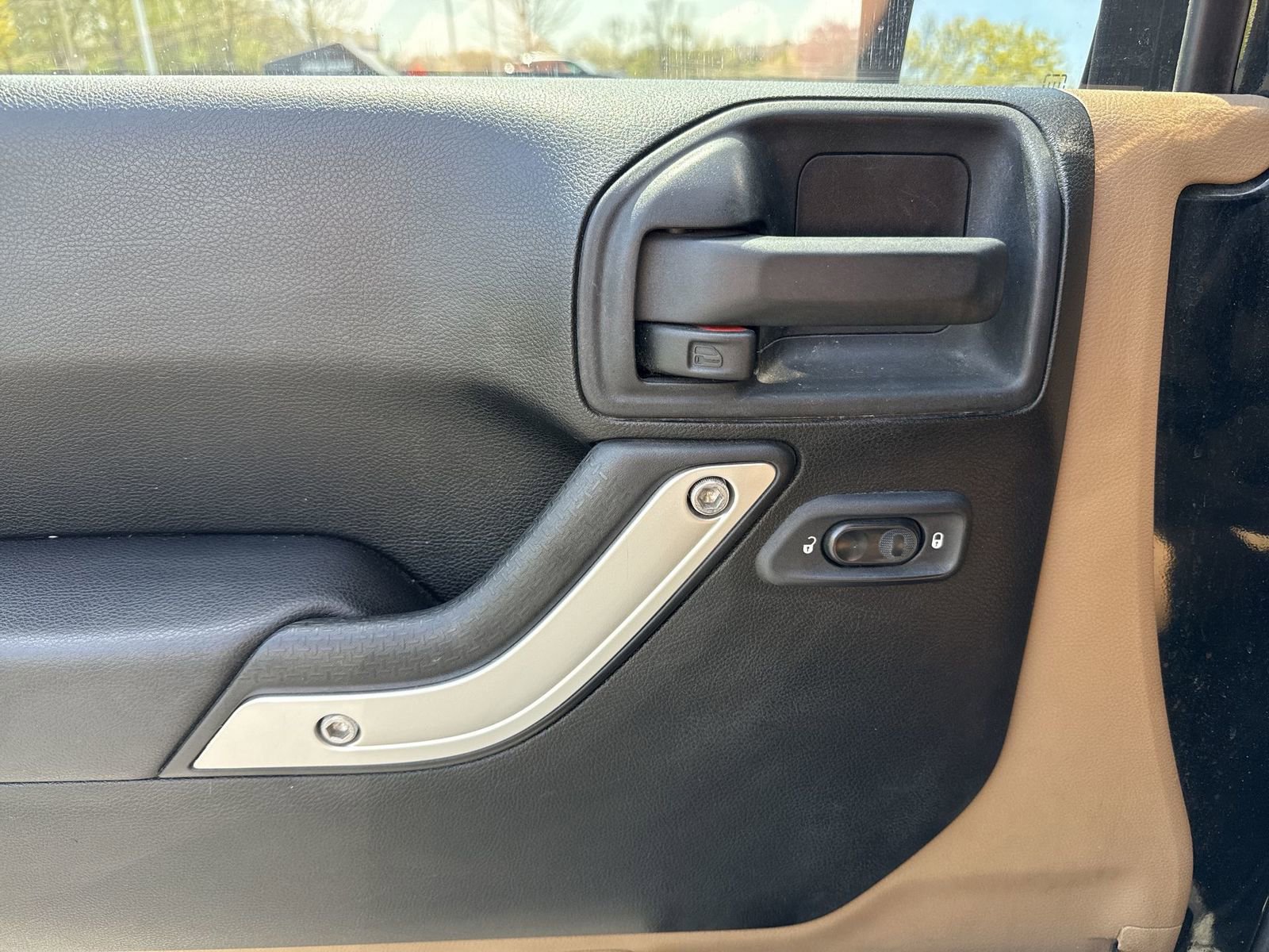Used 2011 Jeep Wrangler Unlimited Sahara w/ Dual Top Group AWD/4WD image 14