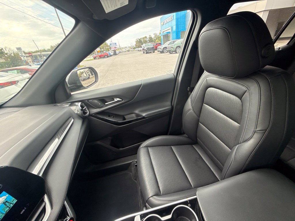 Used 2026 Chevrolet Equinox LT w/ Convenience Package II FWD image 31