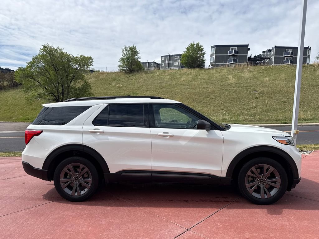 Used 2021 Ford Explorer XLT w/ Equipment Group 202A AWD/4WD image 9