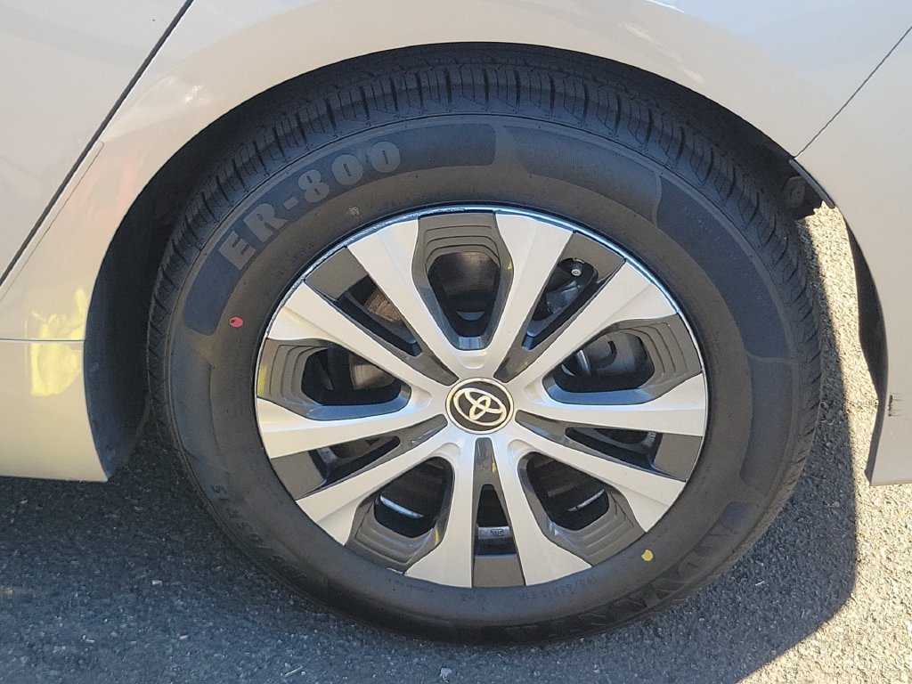 Used 2021 Toyota Prius Prime LE w/ Carpet Mat Package (TMS) FWD image 31