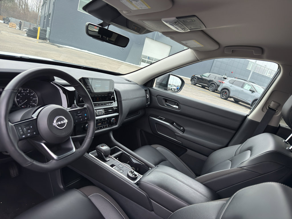 Certified 2025 Nissan Pathfinder SL image 25