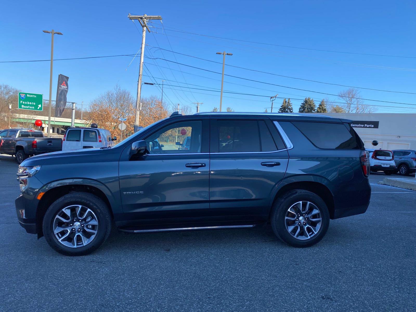 Used 2021 Chevrolet Tahoe LT w/ LT Signature Package image 2
