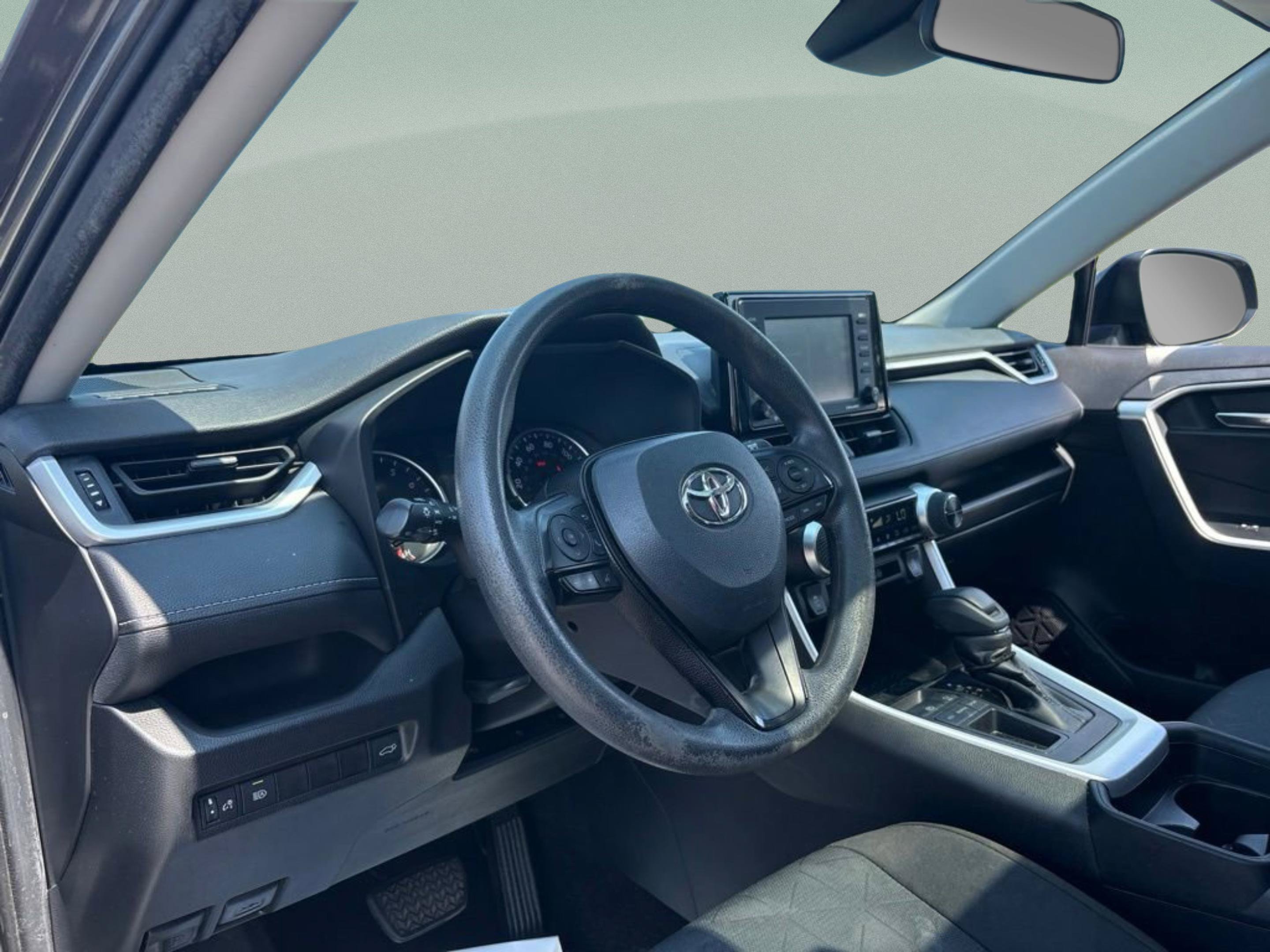 Used 2021 Toyota RAV4 XLE w/ Convenience Package FWD image 21