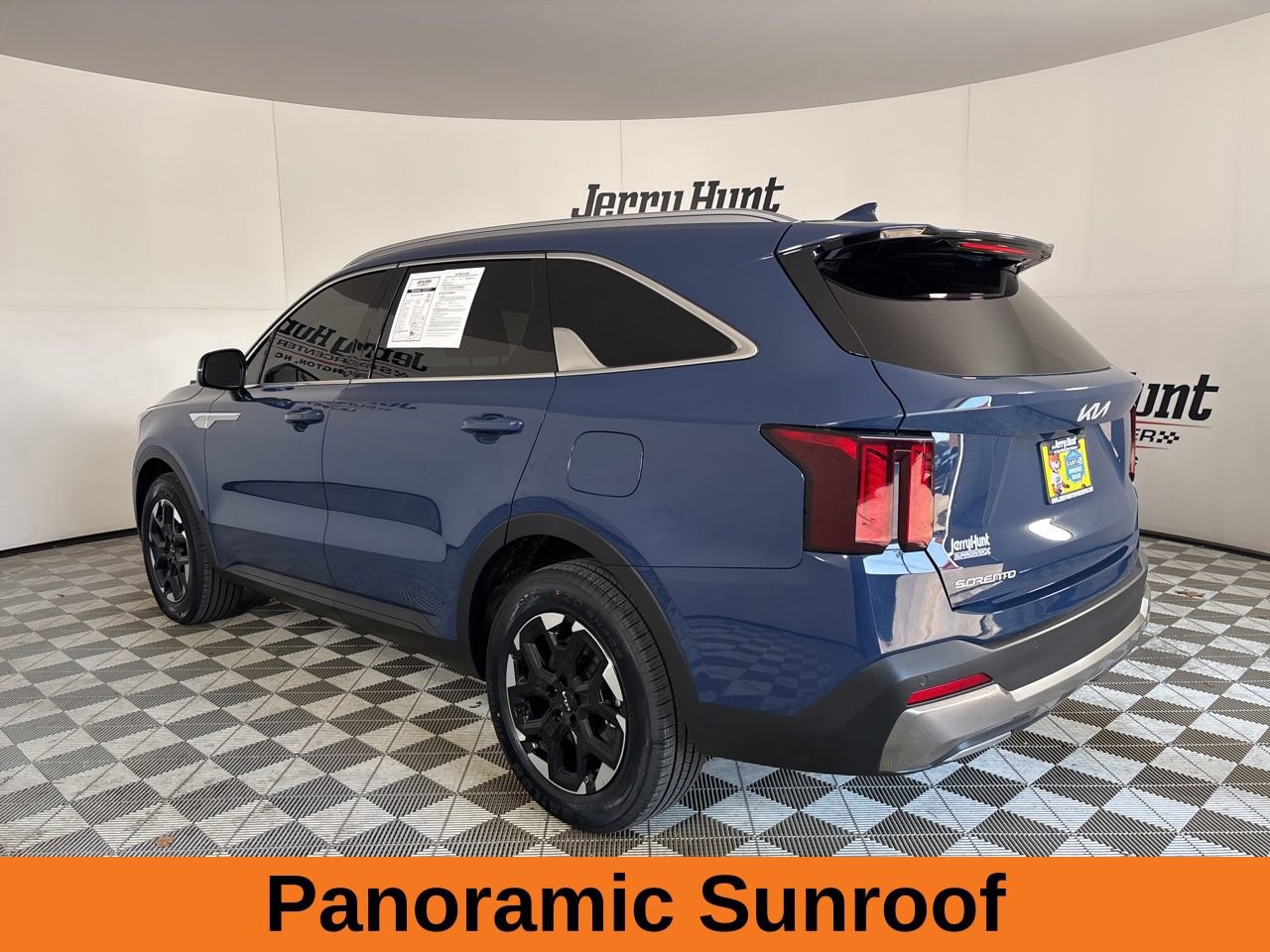 Used 2025 Kia Sorento S w/ Panoramic Sunroof Package FWD image 7