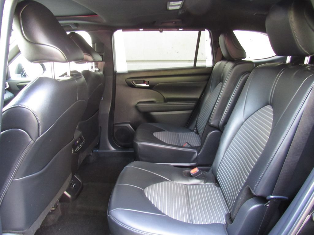 Certified 2025 Toyota Highlander XSE AWD/4WD image 15