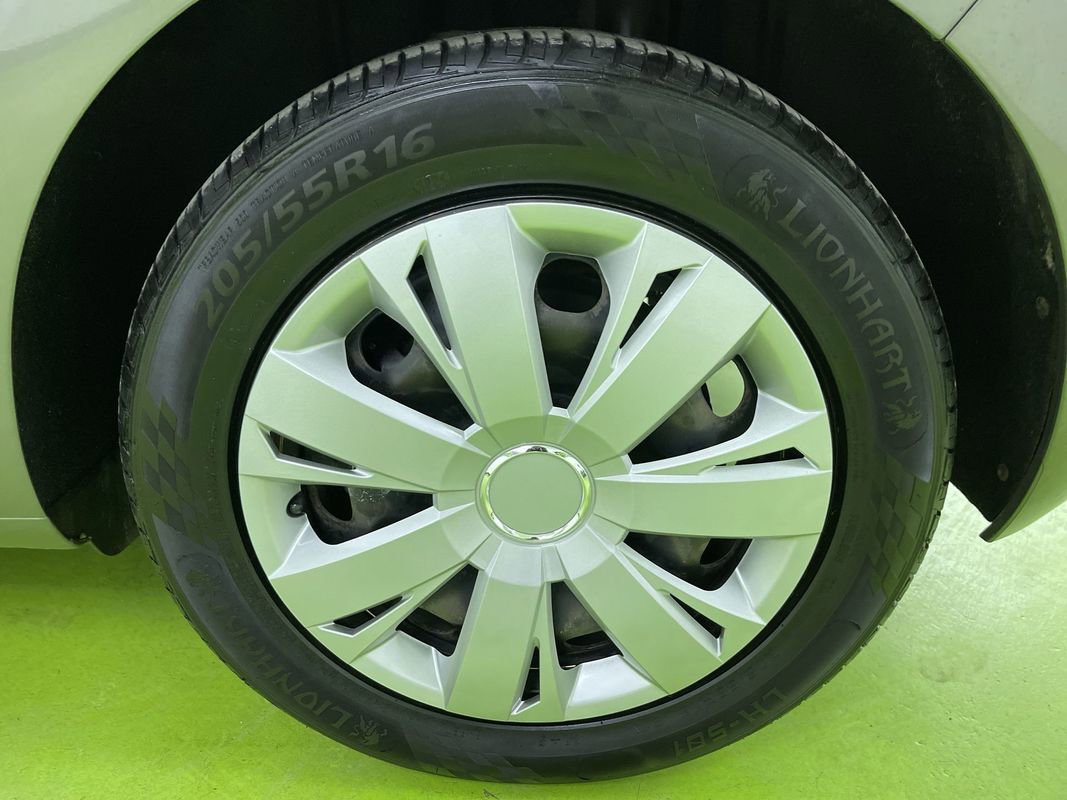 Used 2015 Volkswagen e-Golf Limited Edition image 16