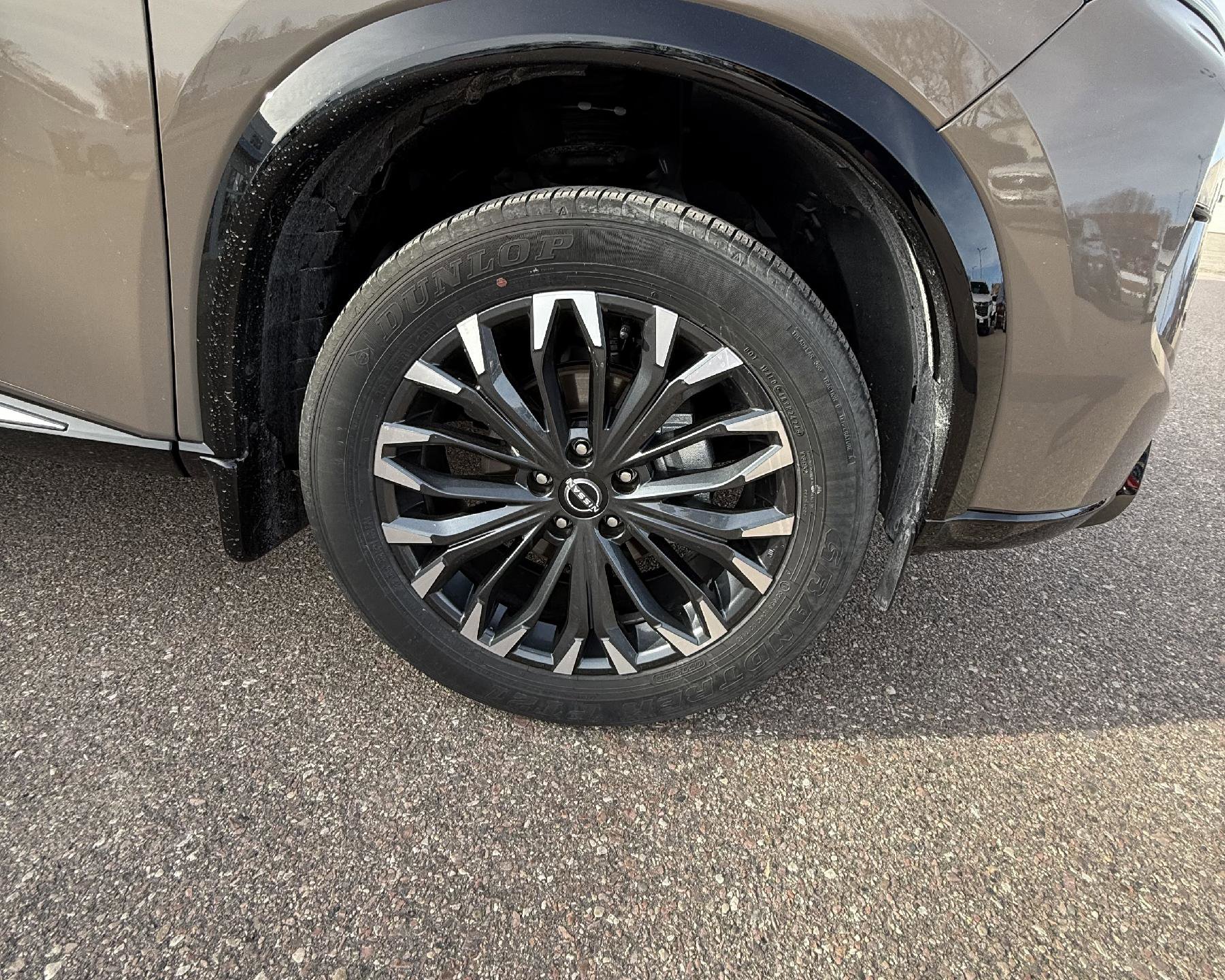 Used 2024 Nissan Rogue Platinum image 3