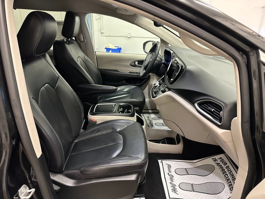 Certified 2022 Chrysler Pacifica Touring-L FWD image 29