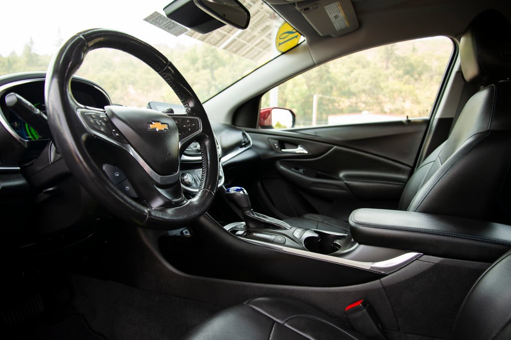 Used 2018 Chevrolet Volt Premier w/ Driver Confidence Package FWD image 10