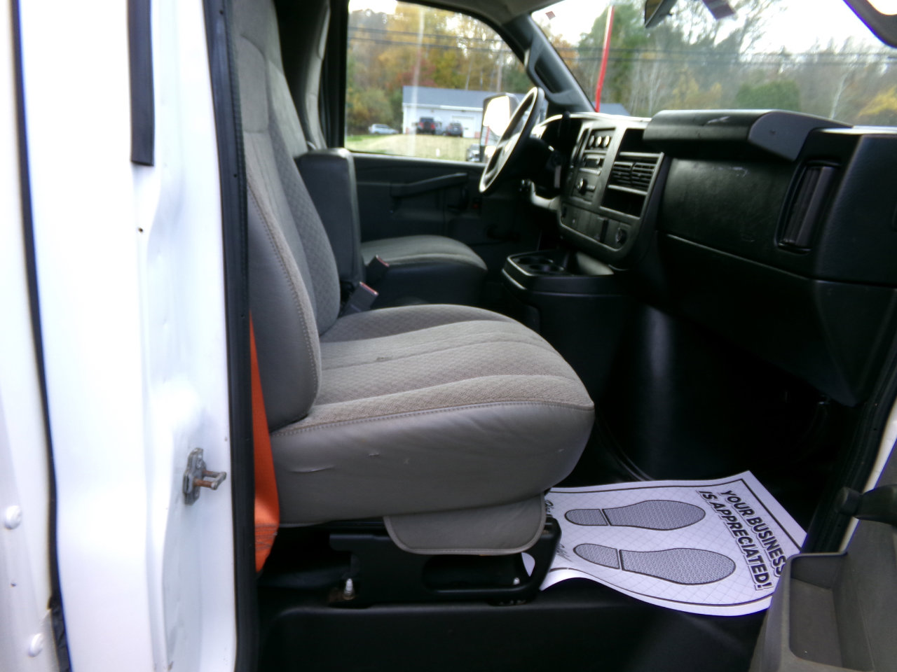 Used 2017 Chevrolet Express 3500 Extended image 14