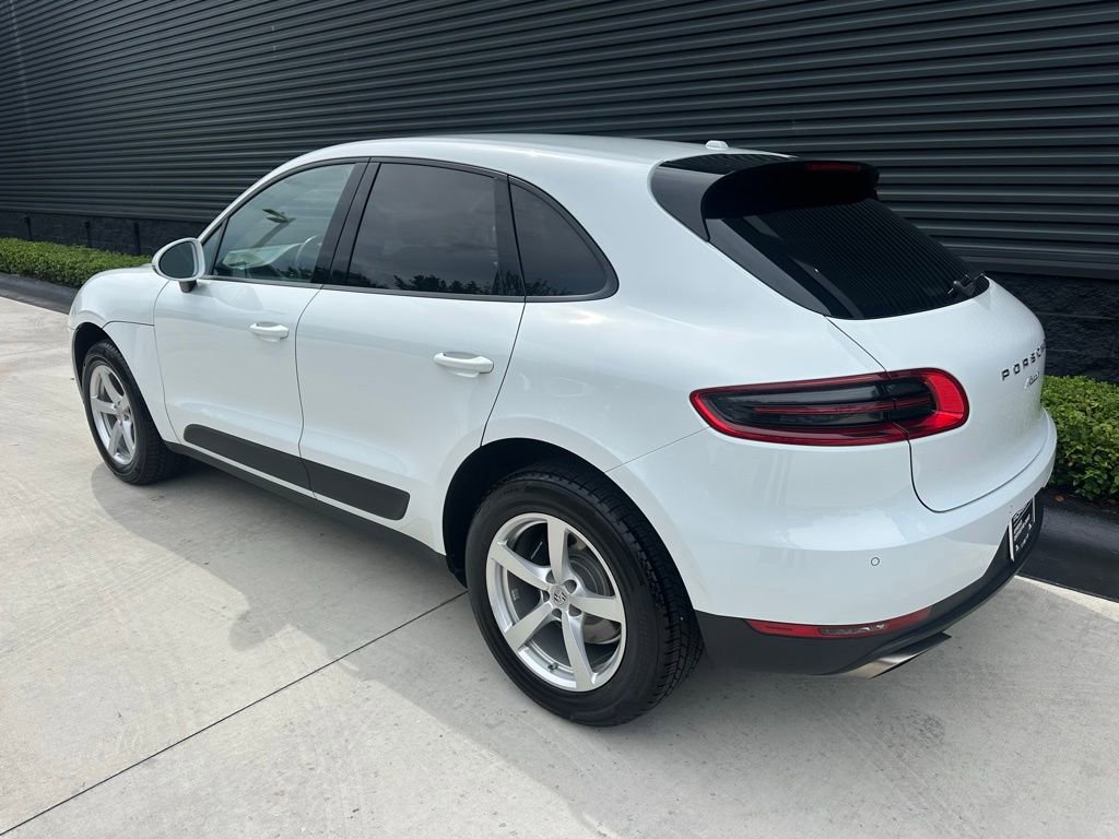 Certified 2017 Porsche Macan AWD/4WD image 3