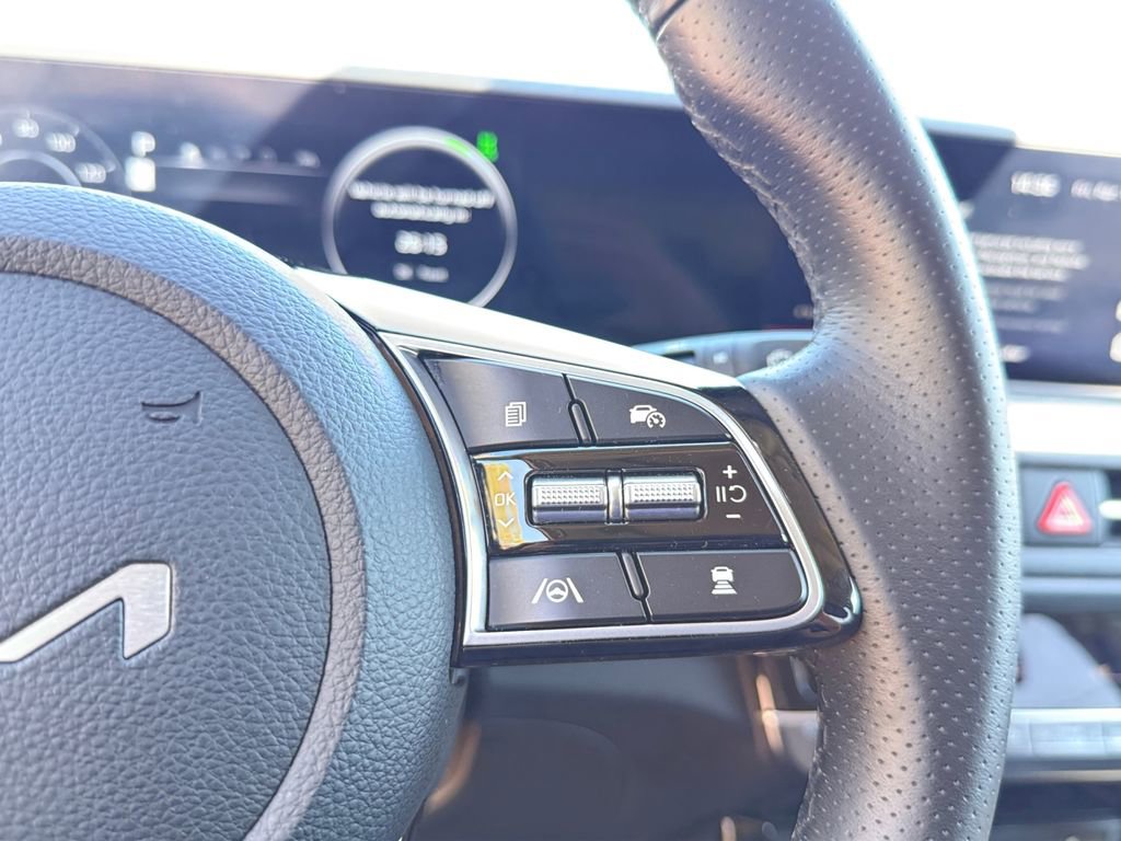 Certified 2024 Kia Seltos SX w/ SX Sunroof Package image 16