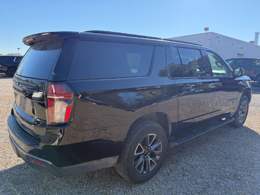 Used 2022 Chevrolet Suburban Z71 w/ Luxury Package AWD/4WD image 5