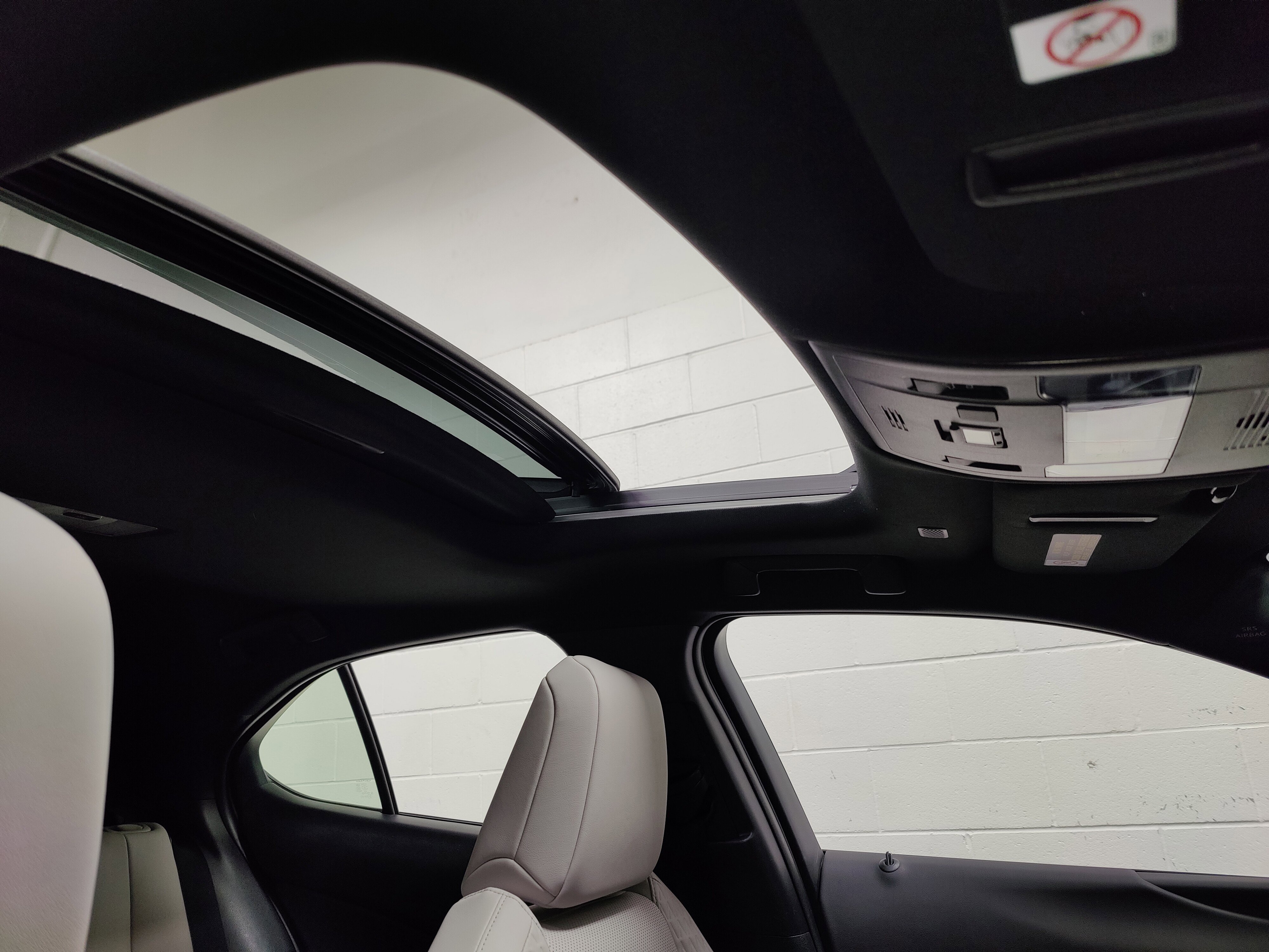 Used 2021 Lexus UX 250h w/ Premium Package image 8