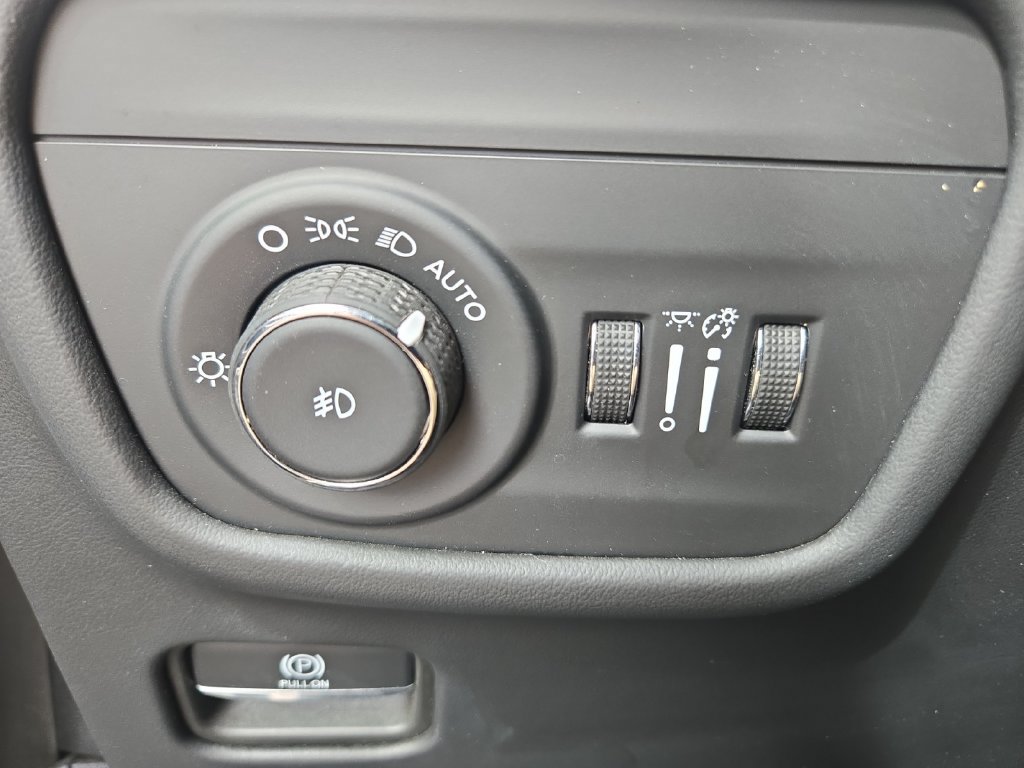 Used 2022 Jeep Grand Cherokee L Summit AWD/4WD image 25