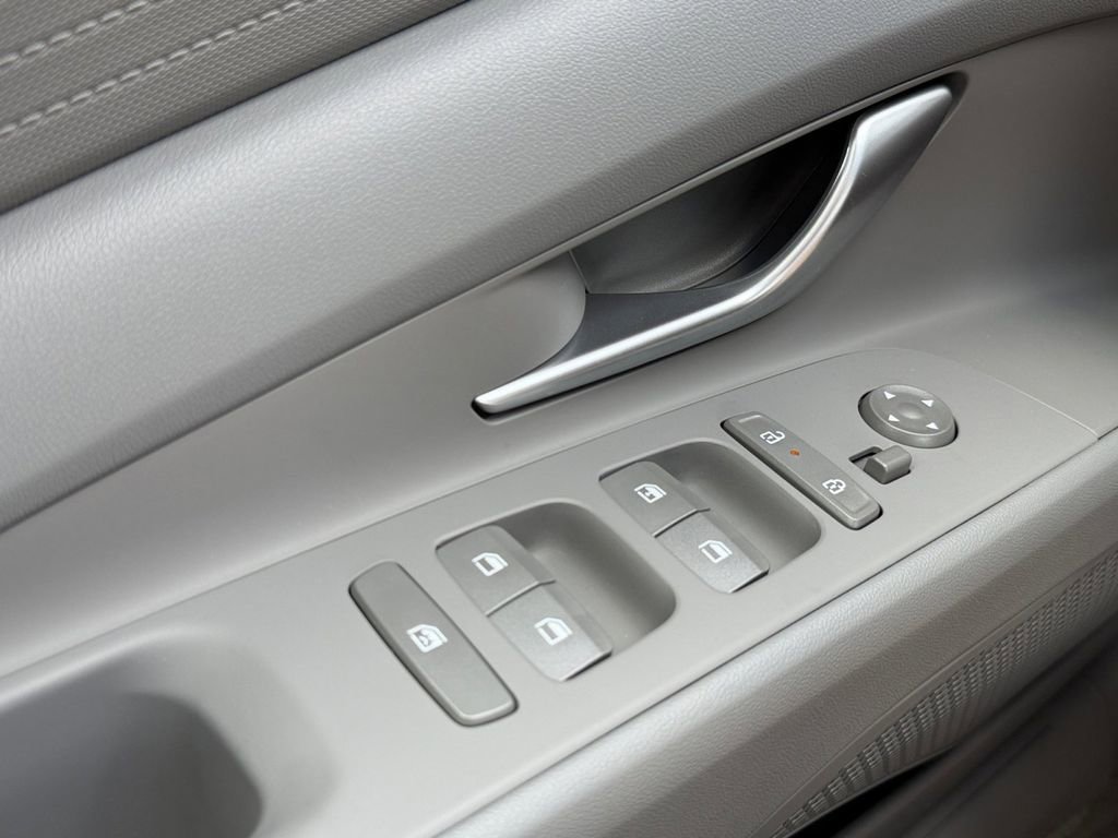 New 2026 Hyundai Elantra SE FWD image 19