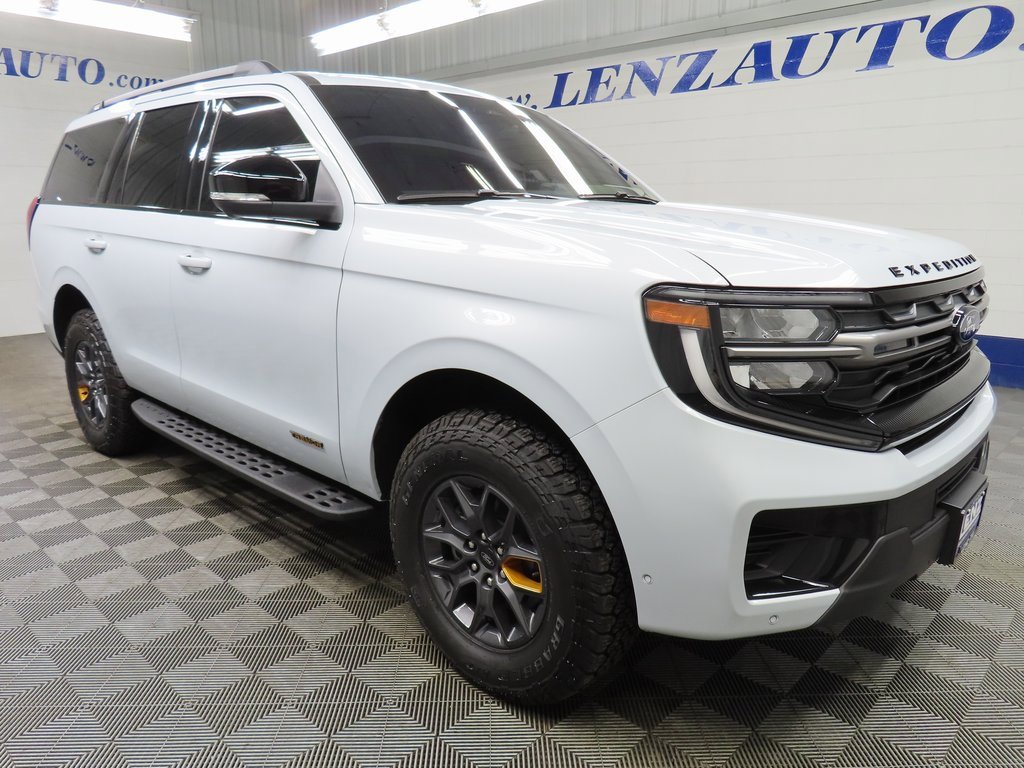 Used 2025 Ford Expedition Tremor image 3