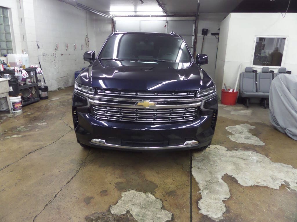 Used 2021 Chevrolet Tahoe Z71 w/ Z71 Signature Package AWD/4WD image 2