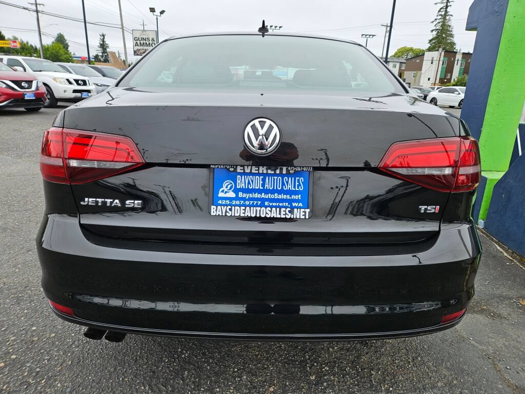 Used 2017 Volkswagen Jetta SE FWD image 4