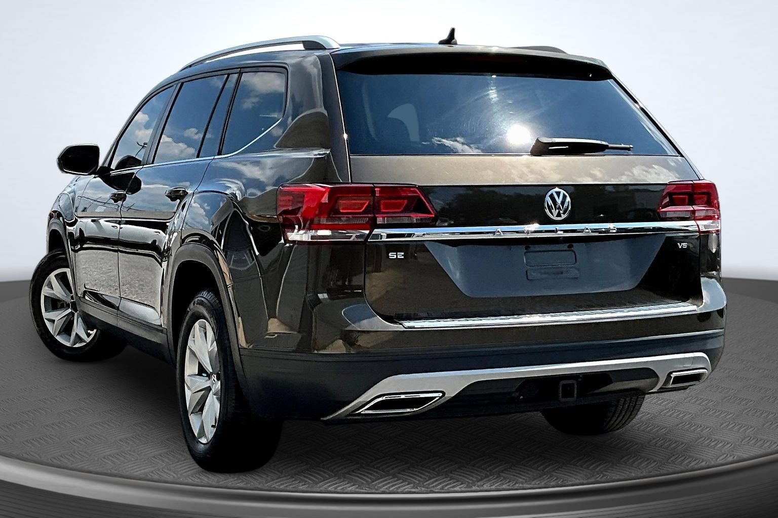 Used 2019 Volkswagen Atlas SE w/ Towing Package FWD image 3