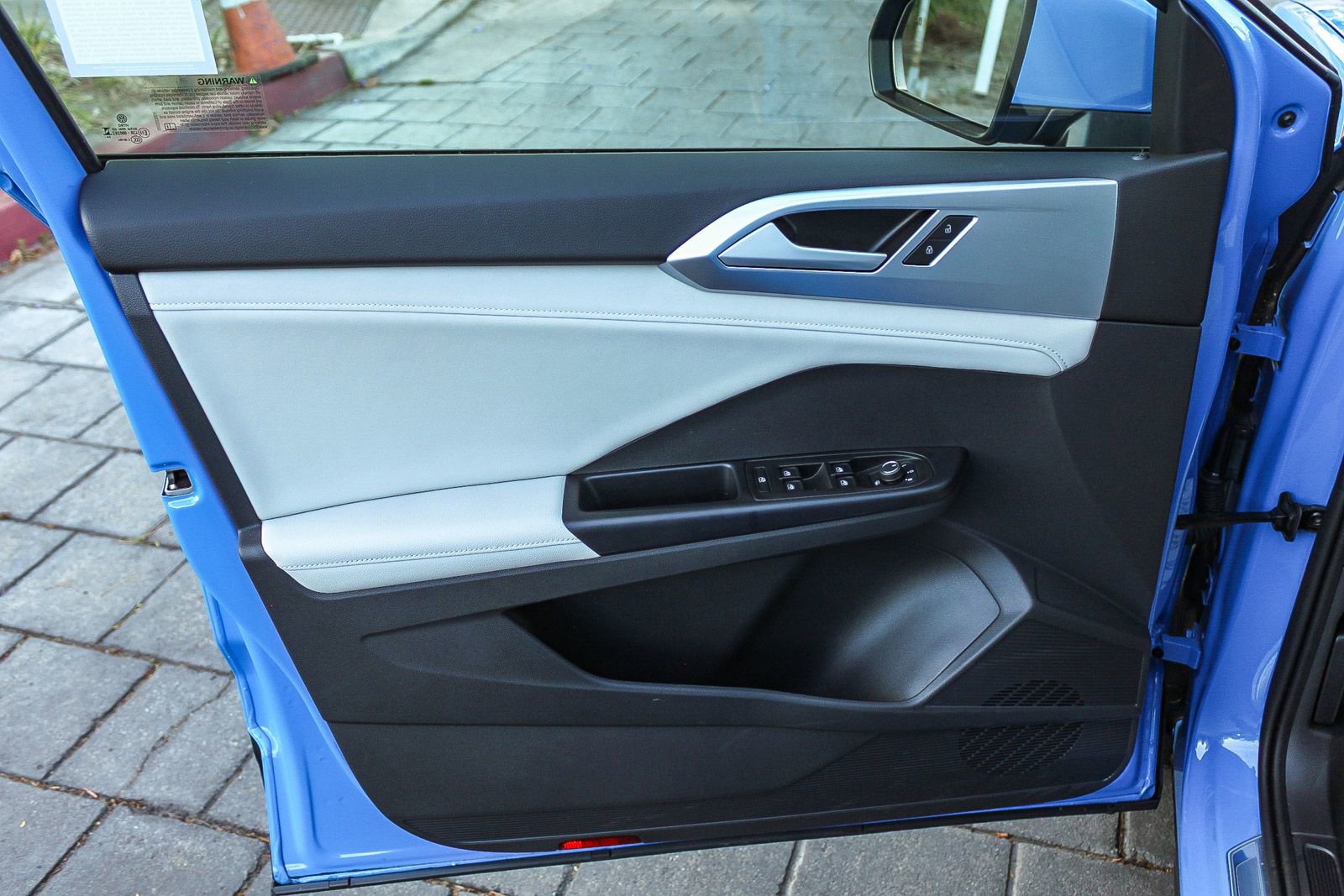 Used 2025 Volkswagen Taos SE FWD image 20