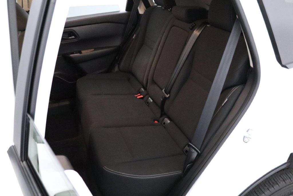 Used 2025 Nissan Rogue S AWD/4WD image 13