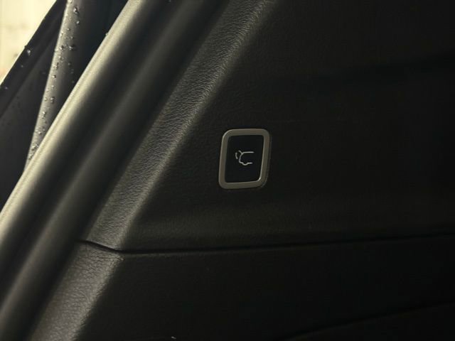 Certified 2025 Chrysler Pacifica Limited image 12