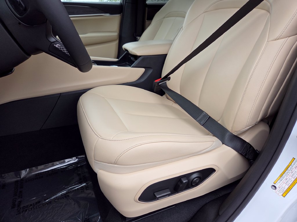 Used 2024 Jeep Grand Cherokee Limited AWD/4WD image 34