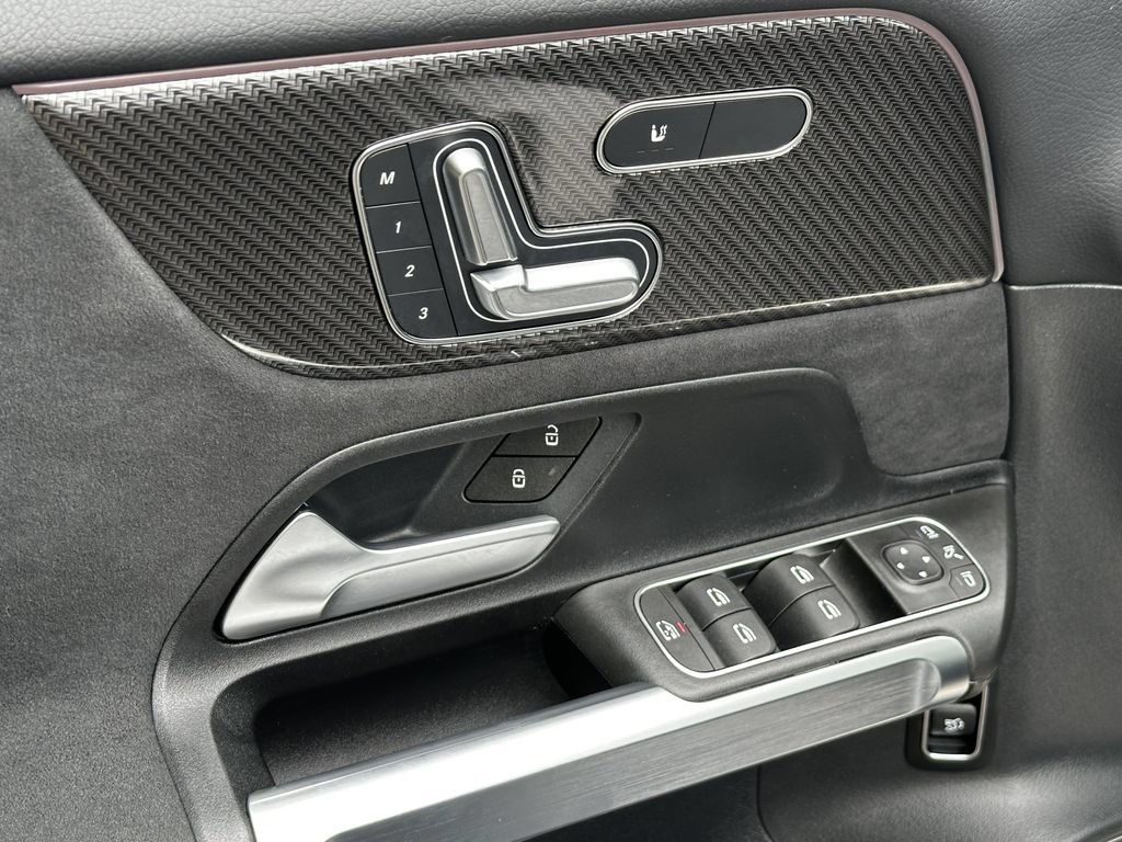 Certified 2025 Mercedes-Benz GLB 250 image 12