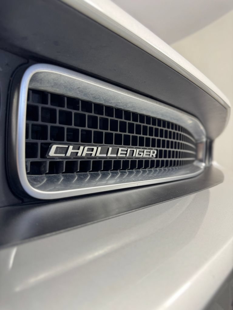 Used 2010 Dodge Challenger SE RWD image 28
