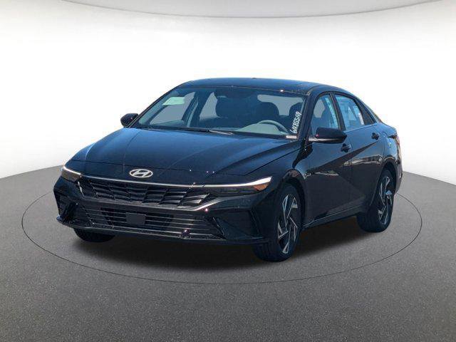 Used 2025 Hyundai Elantra SEL FWD image 3