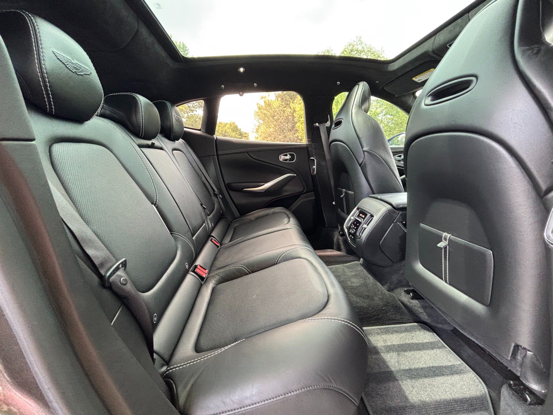 Used 2021 Aston Martin DBX AWD/4WD image 22