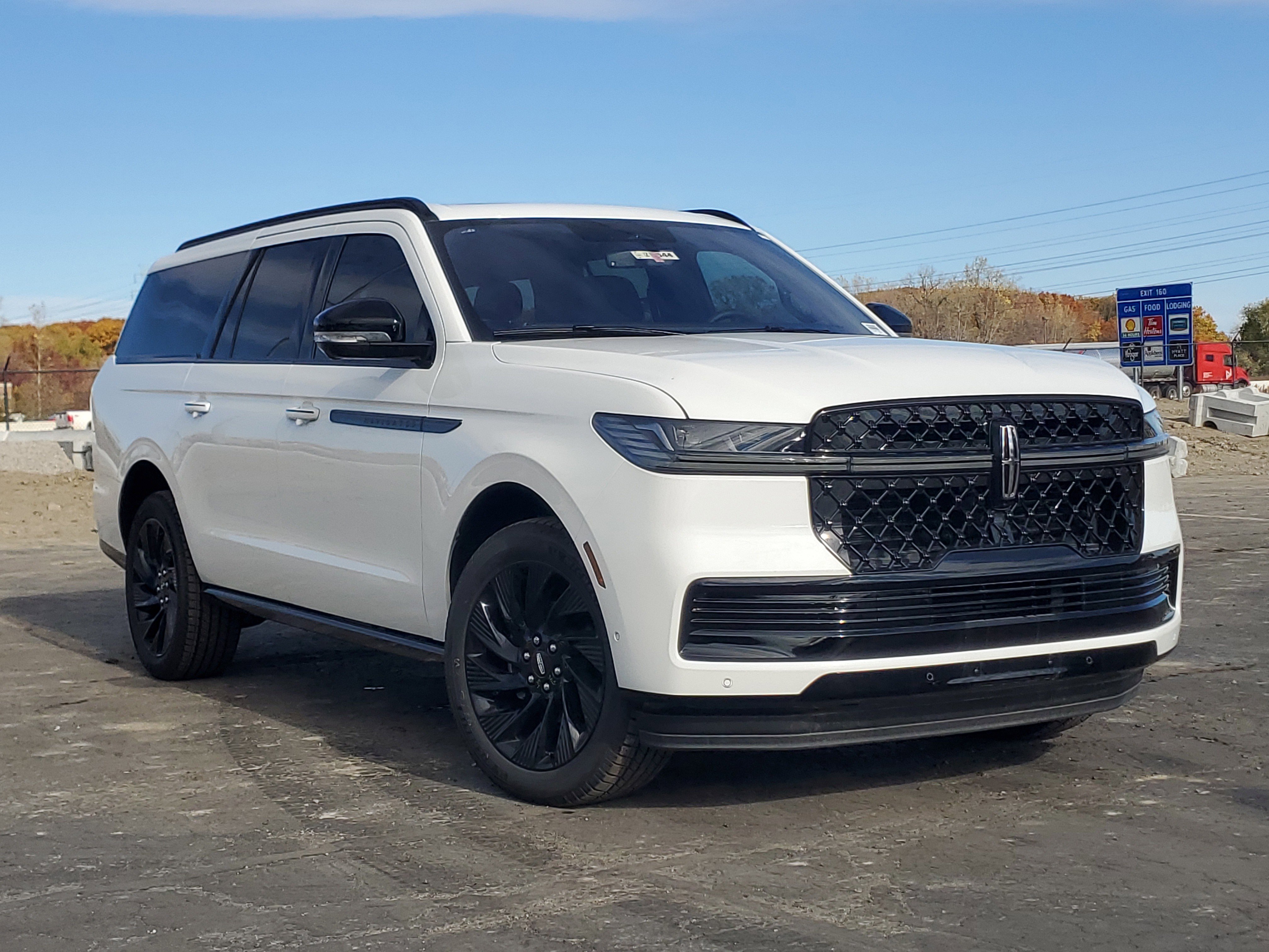New 2025 Lincoln Navigator L Reserve w/ Jet Appearance Package