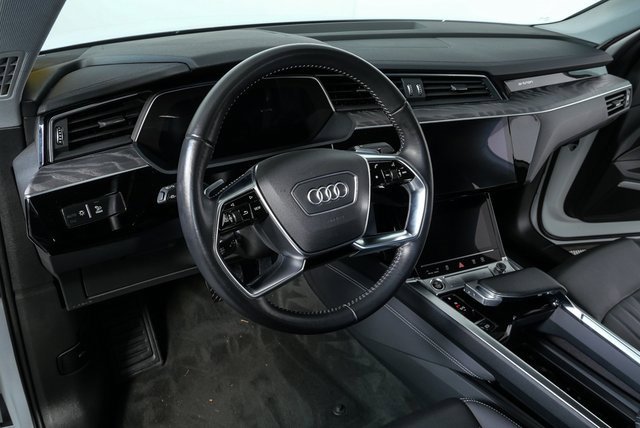 Used 2021 Audi e-tron Premium Plus w/ Premium Plus Package image 4