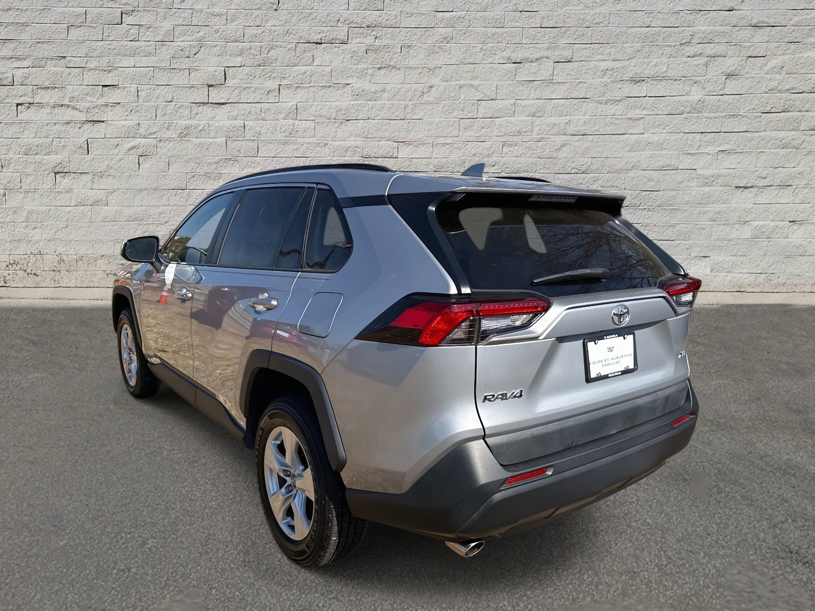 Used 2020 Toyota RAV4 XLE image 7