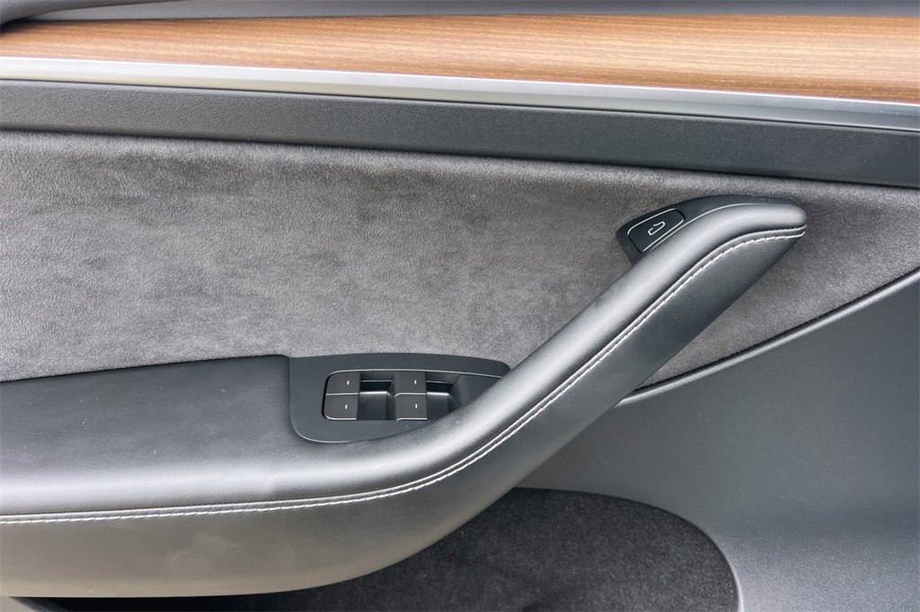Used 2023 Tesla Model Y Performance image 13